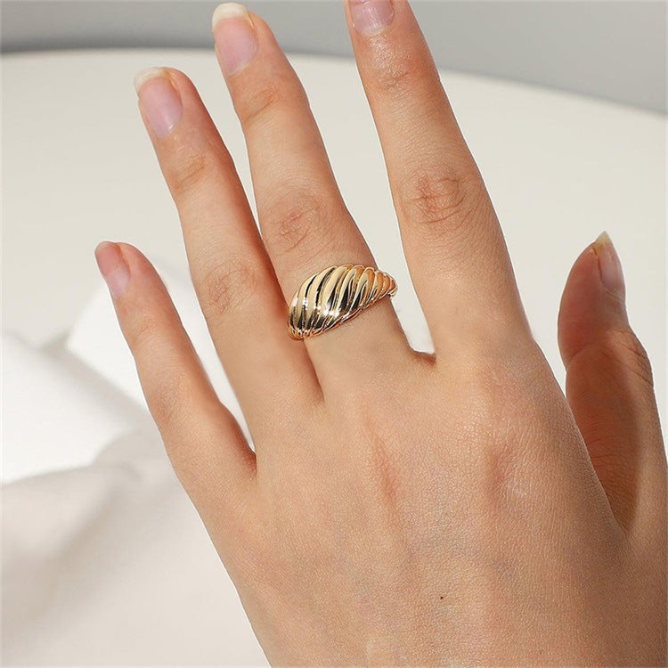 Ylenna Gouden Croissant Ring