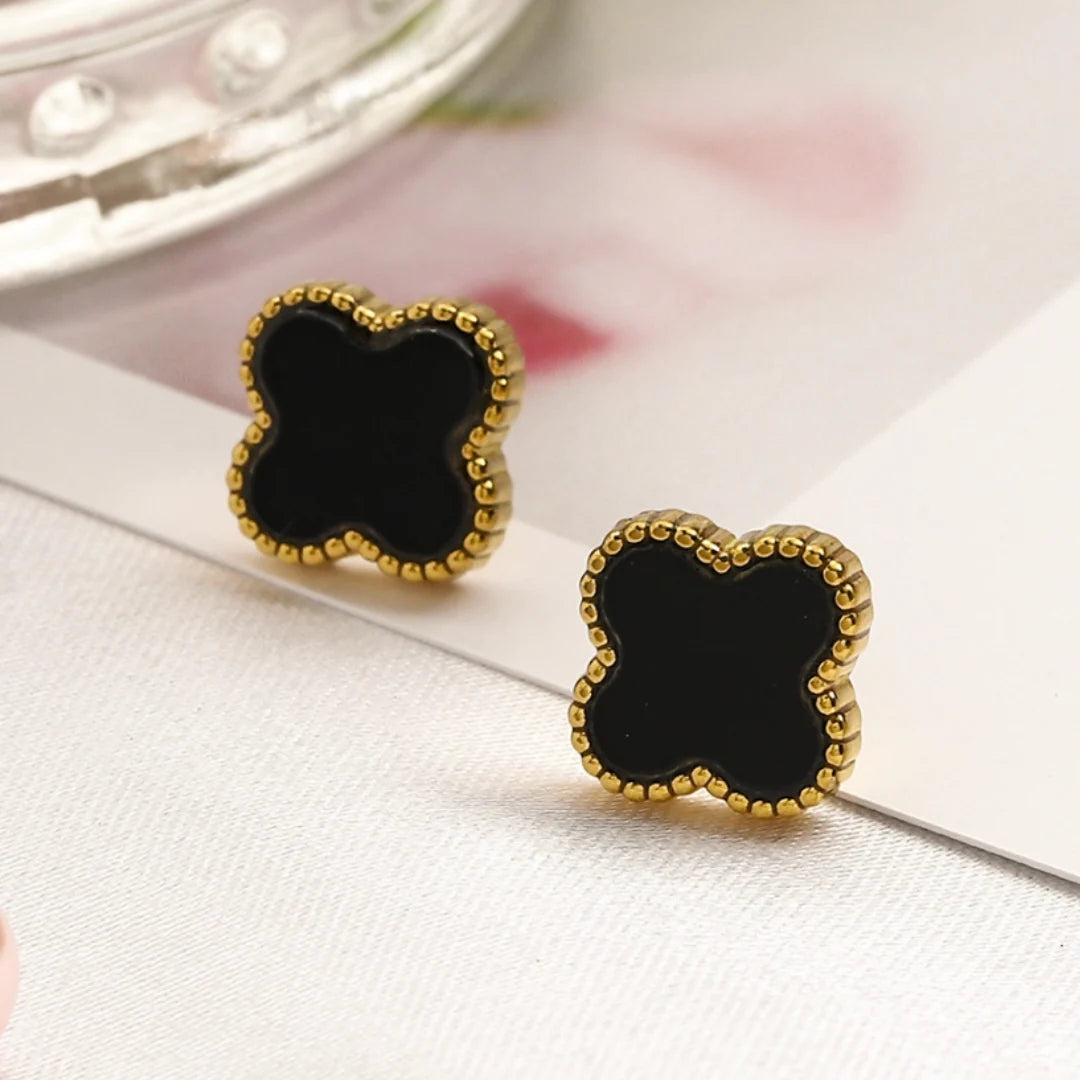 CLOVER | Zwarte Oorbellen