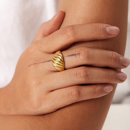 Mia Gouden Croissant Ring