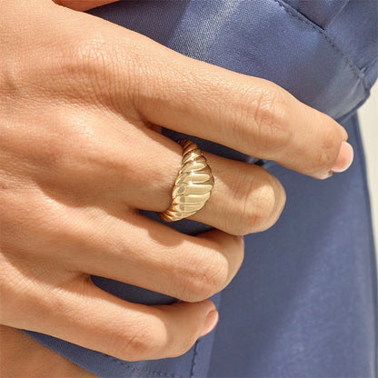 Ylenna Gouden Croissant Ring