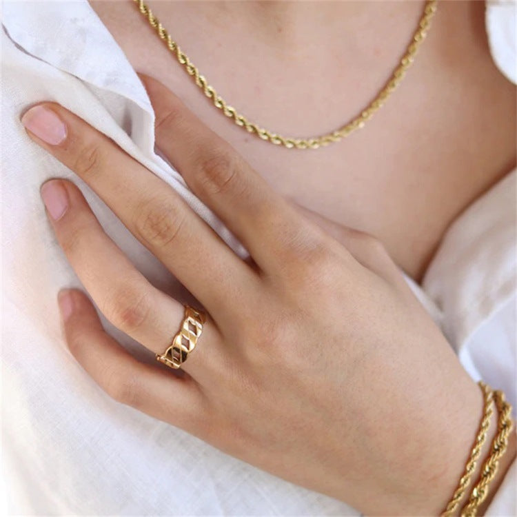 Leah Gouden Ring