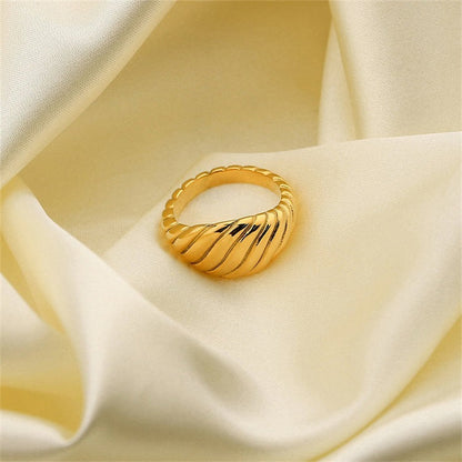 Ylenna Gouden Croissant Ring