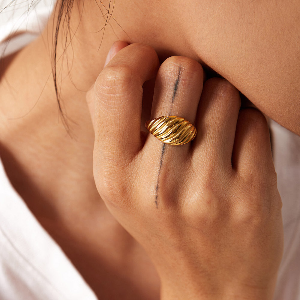 Mia Gouden Croissant Ring