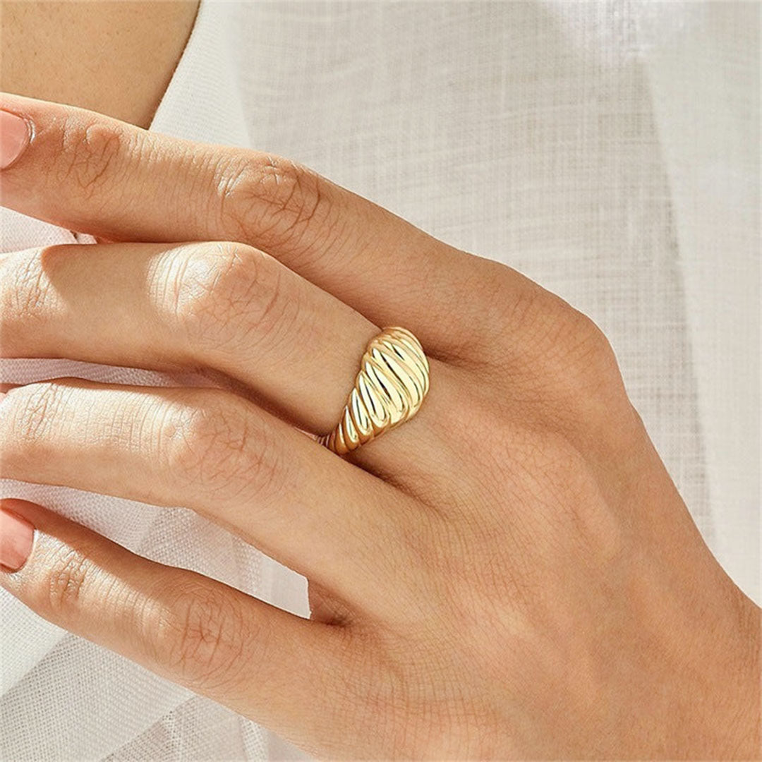 Ylenna Gouden Croissant Ring